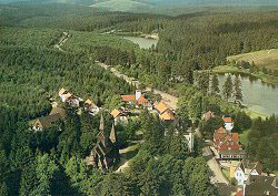 Hahnenklee road leads to Bockswiese.
The far lake is a swimming pool where I learned swimming at 11 years old.